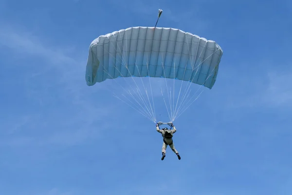 Skydiving Paraquedas Voa Céu — Fotografia de Stock