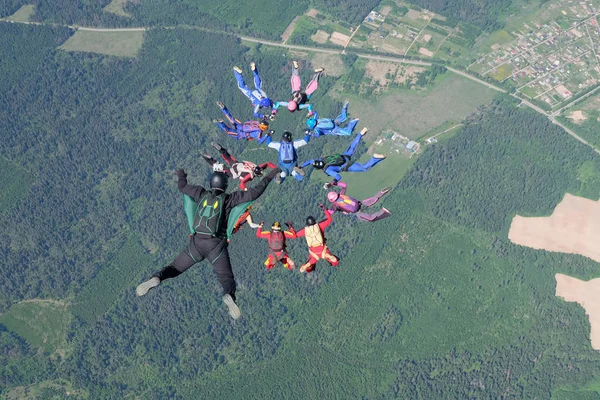 Skydiving Operador Câmara Está Fazer Filme Sobre Paraquedistas Céu — Fotografia de Stock