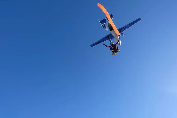 Skydiving Πηδώντας Από Ένα Αεροπλάνο — Φωτογραφία Αρχείου