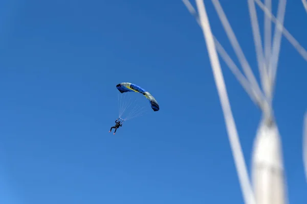 Skydiing Skydiver Está Voando Céu — Fotografia de Stock