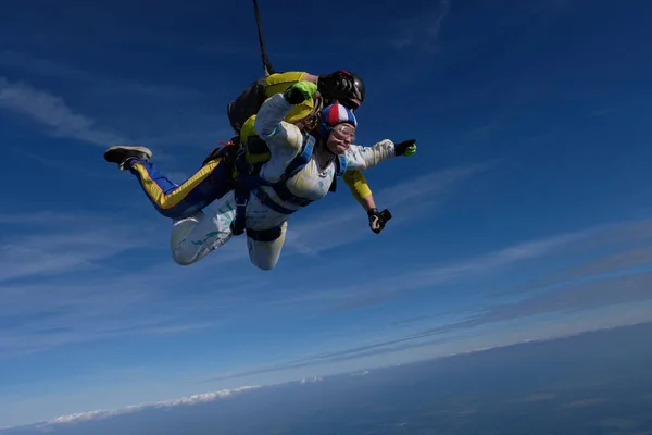 Parachutisme Tandem Fille Son Instructeur Volent Dans Ciel Bleu — Photo