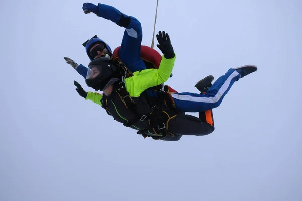 Paracadutismo Salto Tandem Istruttore Tandem Sua Ragazza Passeggera Divertono Nel — Foto Stock