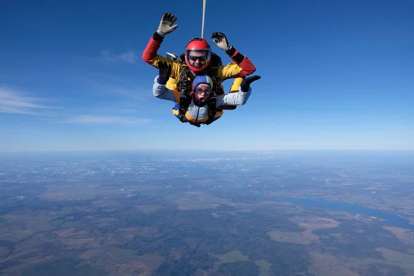 Skydiving Salto Tandem Homem Uma Mulher Estão Divertindo Céu — Fotografia de Stock