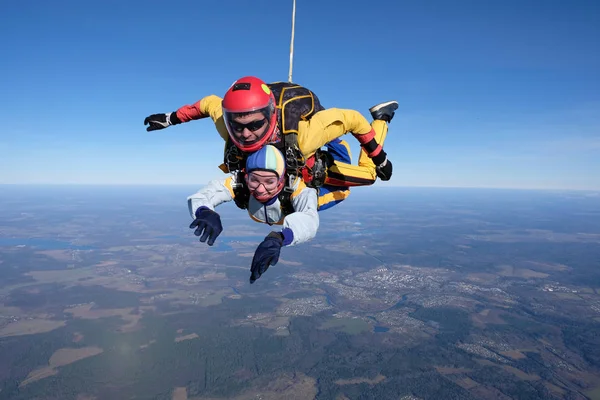 Skydiving Salto Tandem Homem Uma Mulher Estão Divertindo Céu — Fotografia de Stock