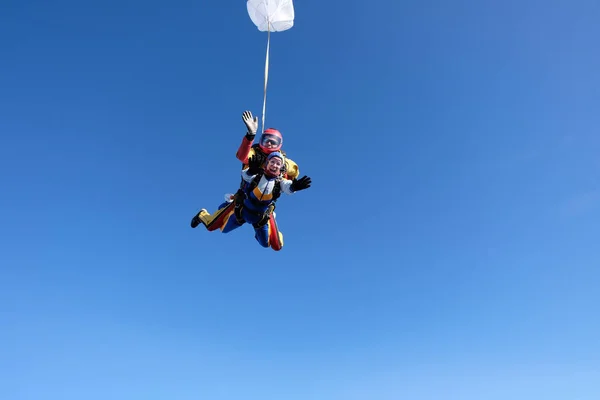 Skydiving Salto Tandem Homem Uma Mulher Estão Divertindo Céu — Fotografia de Stock