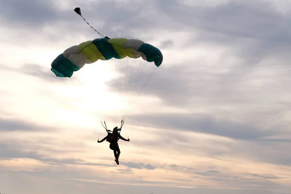 Skydiving Fallskärm Den Vackra Himlen — Stockfoto