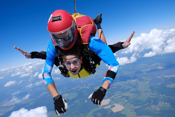 Paracaidismo Salto Tándem Una Chica Instructor Están Volando Cielo —  Fotos de Stock