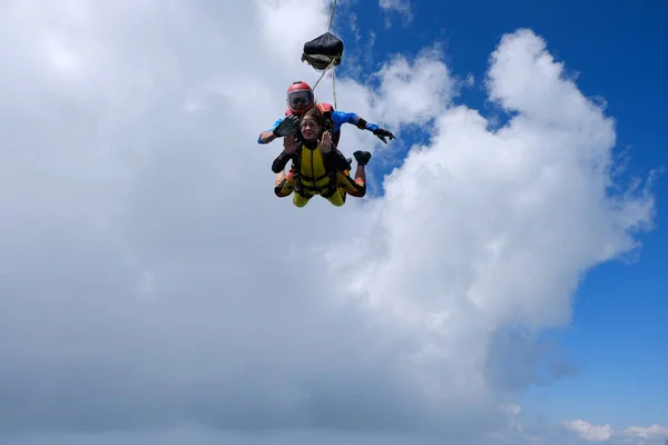 Skydiving Salto Tandem Uma Menina Seu Instruto Estão Voando Céu — Fotografia de Stock