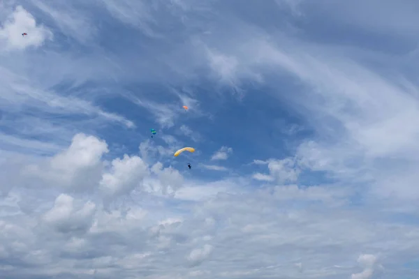 Skydiving Paraquedas Voa Céu — Fotografia de Stock