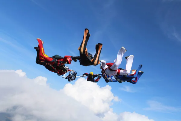 Formazione Paracadutismo Gruppo Paracadutisti Allenano Volano Nel Cielo — Foto Stock