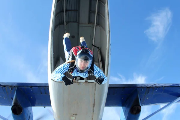 Skydiving Uma Militar Está Voando Céu — Fotografia de Stock