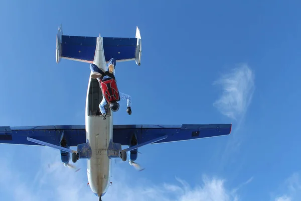 Skydiving Uma Militar Está Voando Céu — Fotografia de Stock