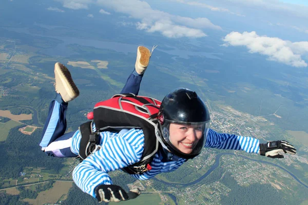 Fallschirmspringen Ein Militärisches Mädchen Fliegt Den Himmel — Stockfoto