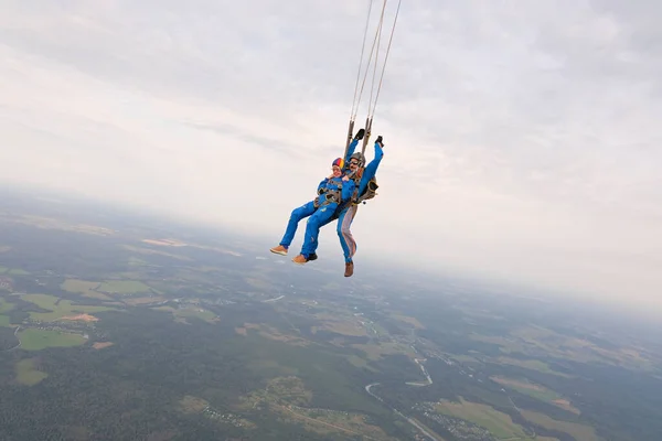 Skydiving Salto Tandem Uma Mulher Seu Instrutor Estão Voando Céu — Fotografia de Stock