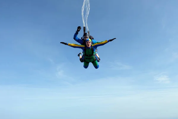 Parachutisme Saut Tandem Deux Gars Sont Dans Ciel — Photo