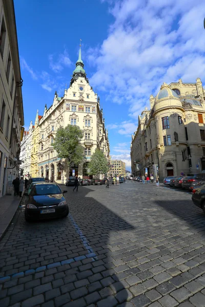 Elle vie di Praga...