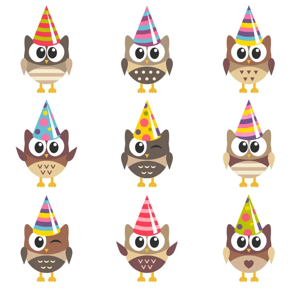 Conjunto de búhos divertidos con sombreros de cumpleaños — Vector de stock