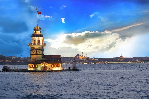 Φοβερό Ουρανό Και Maiden Tower Kiz Kulesi Κωνσταντινούπολη — Φωτογραφία Αρχείου