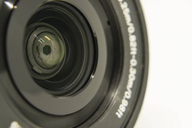 Istanbul / Türkiye 06-14-2018 Sony 16-50 kamera lens, çekim makro priview.