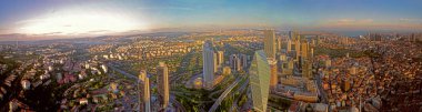 Levent, Istanbul / Türkiye - 06-04-2018: panoramik Istanbul maslak kule havadan görüntüleme. Boğaziçi Köprüsü, Kız Kulesi, galata Kulesi geniş açı Türkiye'de. Yeni şehir planı.