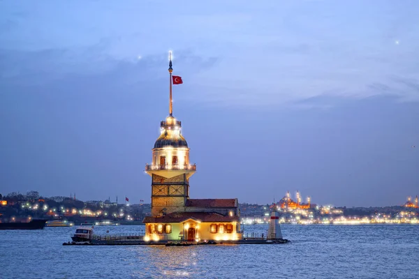 İstanbul 'daki Bakire Kulesi (Kiz Kulesi)