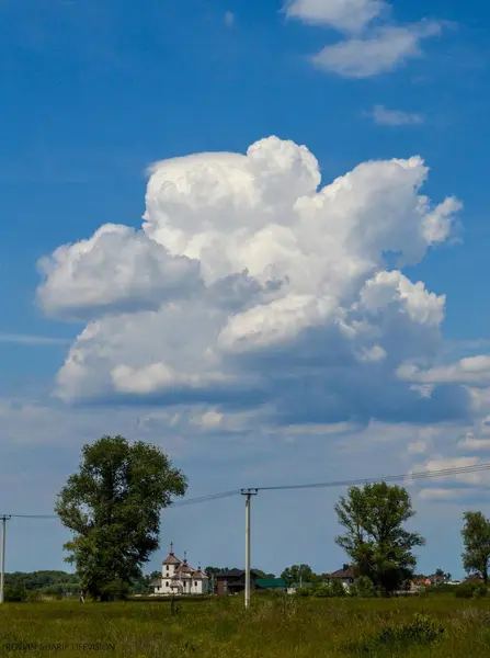 Church Big Cloud Wires Ukrainian Architecture Landscaoe Desna River Zazimye — Stock Photo, Image