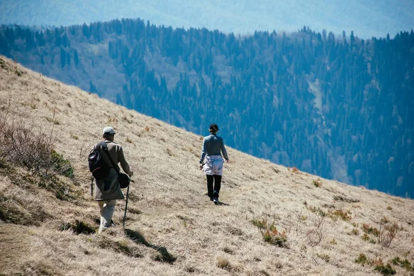 Yolcuları Kafkas Dağları Thach Dön Tırmanmak — Stok fotoğraf
