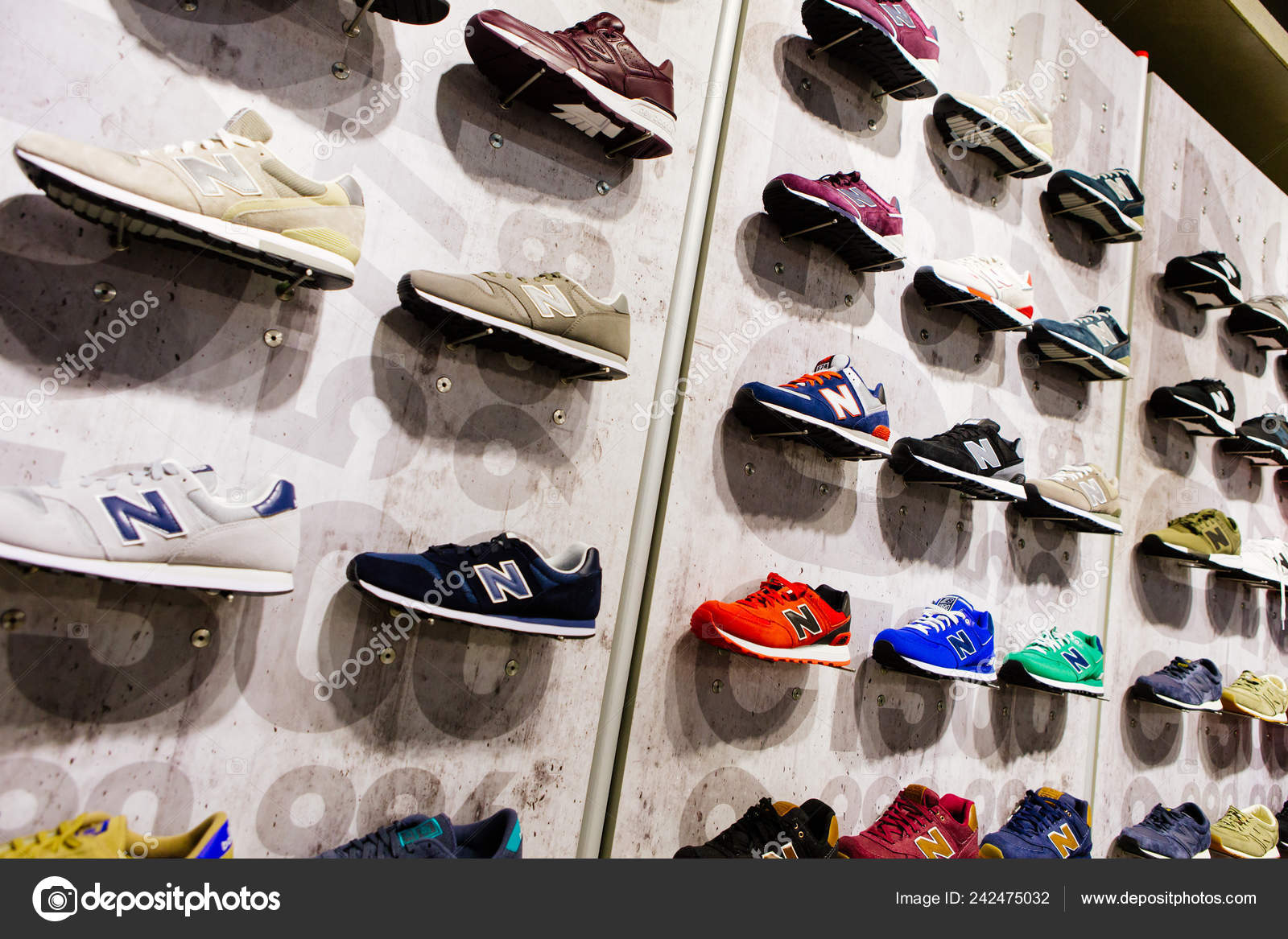 Madrid, España 09 de septiembre de 2018: Zapatillas New New Balance Archivos Deportes Inc