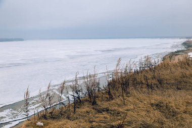 o bahar buz drift önce buz kaplı Ob nehir manzara