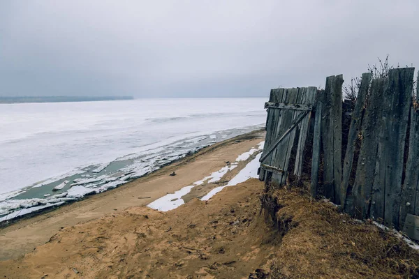 o bahar buz drift önce buz kaplı Ob nehir manzara