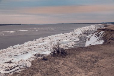 Buz drift Ob Nehri üzerinde