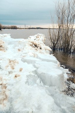 Buz drift Ob Nehri üzerinde