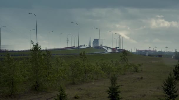 Twee bruggen over de rivier — Stockvideo