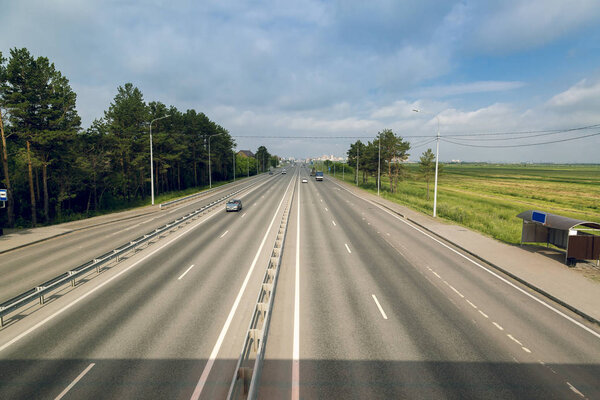 Two-lane freeway with one-way traffic in front of the city