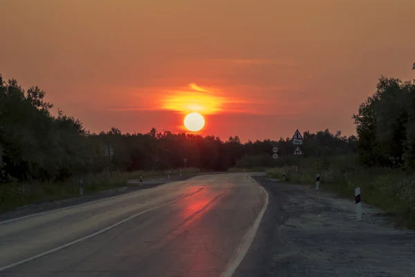 Red July Sunset Asphalt Road White Dividing Strip — Stock Photo, Image
