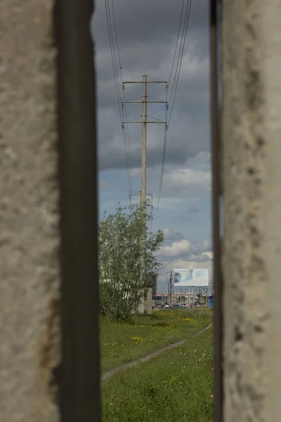 Close Two Poles Which Power Line Wires Insulators Concrete Pillars — Stock Photo, Image