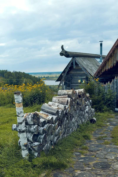 Een Close Van Een Hut Van Logs Rivieroever — Stockfoto