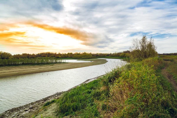 The river on the background of the September blue-orange sky — Stock Photo, Image