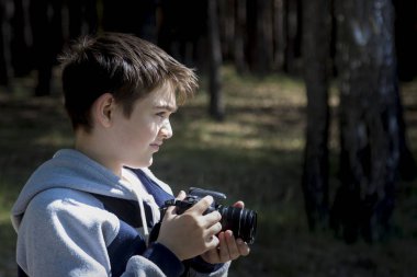 Dik açı çekim için kamera çocukla seçer