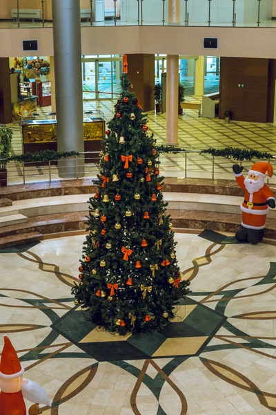 Christmas Tree Hall Christmas Celebrations Decorated Ready Meet Children — Stock Photo, Image