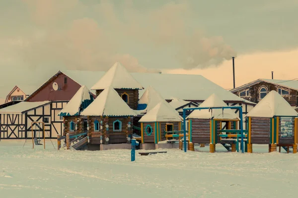 Pequena Cidade Esportiva Infantil Repleta Neve Branca Fofa — Fotografia de Stock