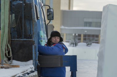 Hidrolik manipülatör sürücüsü vinç kontrolüne odaklanıyor