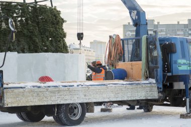 Kurucular buz bloklarından bir buz kasabası inşa ediyorlar.