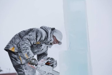 Heykeltıraş keser buz kontür buz testere ile Noel için