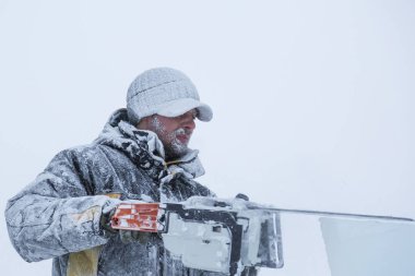 Heykeltıraş keser buz kontür buz testere ile Noel için