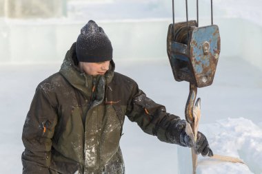 Tesisatçısı koyar bir kablo oltaya sling.