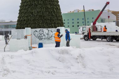 İki işçi montaj ücreti konuşmak