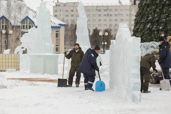 Pracovníky Území Města Ledu Odstranit Sníh Lopaty — Stock fotografie