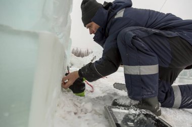 Led el feneri buz şekil aydınlatmak için elektrikçi bağlar
