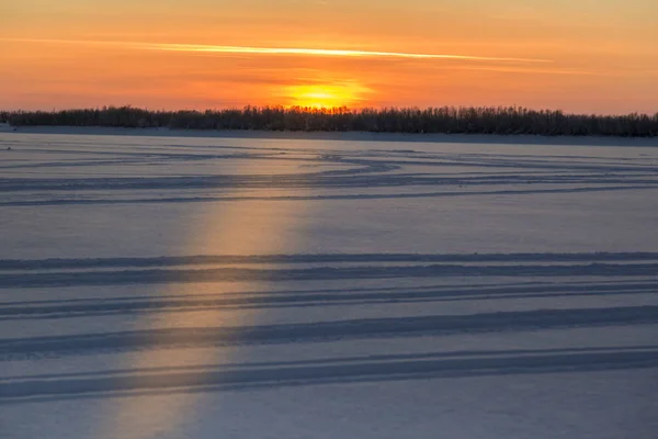 Tramonto Invernale Gennaio Sul Fiume Ghiacciato — Foto Stock